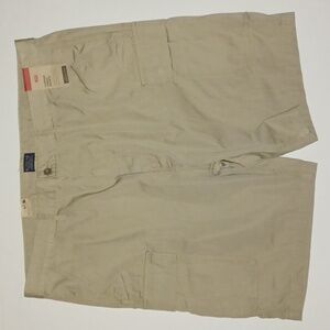 Levi's Carrier Cargo Shorts 44 - Tan NWT